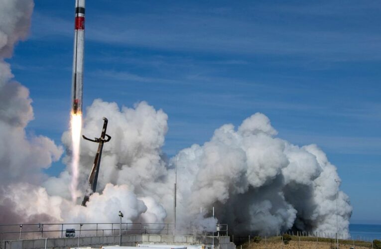 New Zealand rocket caught but then dropped by helicopter